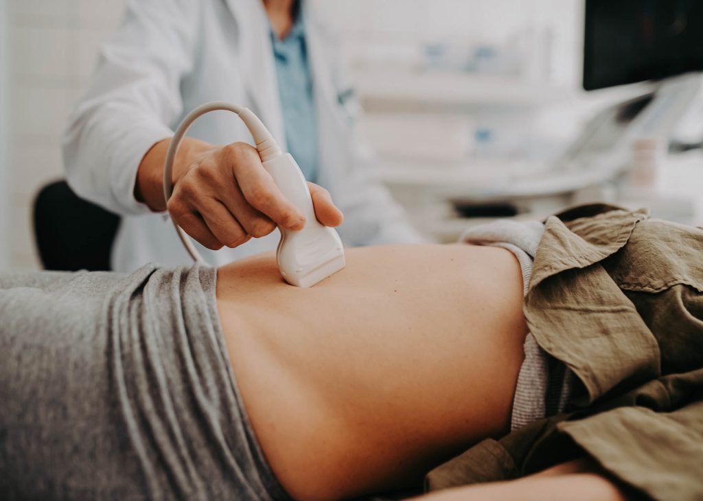 obstetricien-sage-femme-medecin-famille-choisir-specialiste-pour-suivi-grossesse-passion-maternite