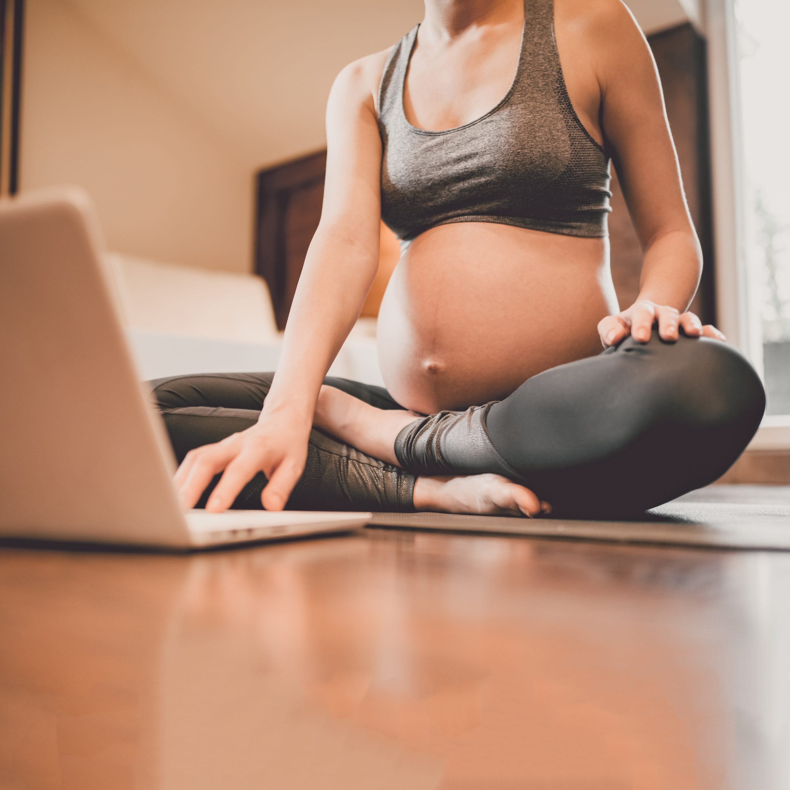 Maternactive-programme-dentrainement-prenatal-postnatal-femme-enceinte-grossesse-preparation-accouchement-passion-maternite-cours-en-ligne-zoom